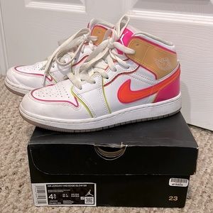 The Air Jordan 1 Mid Edge Glow (GS)